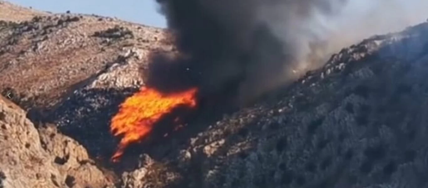 Κεραυνός προκάλεσε φωτιά στην Ύδρα - Καλύτερη η εικόνα